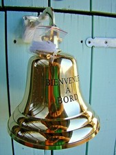 Cloche murale laiton gravée