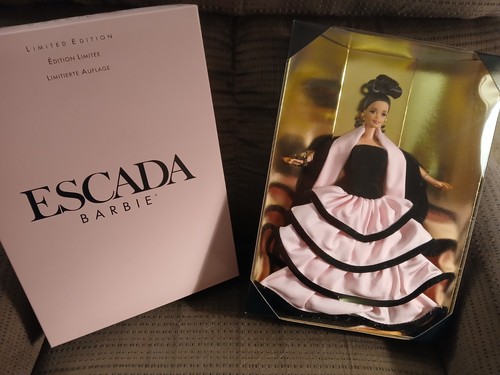 1996 escada barbie doll - 1996,