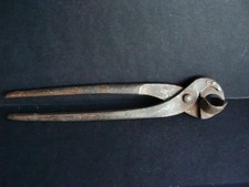 Pince à couder ancienne