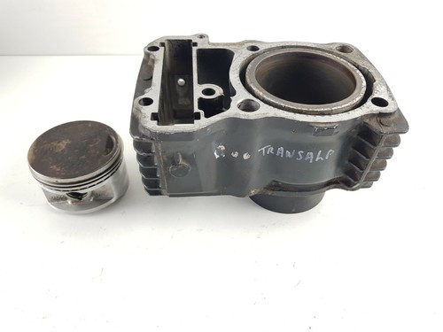 Cylindre piston moteur 3 - cylindre, /