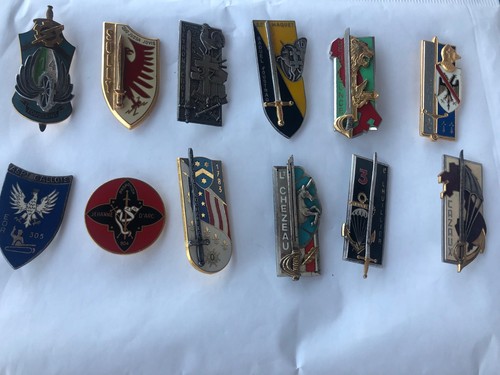 Lot 12 insignes - (3), de