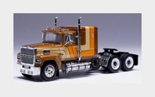 1:64 IXO Ford Usa Ltl 900 Tractor Truck 3-Assi 1978 Brown Met 64TR011B