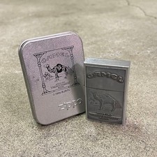 Briquet à huile Zippo Camel