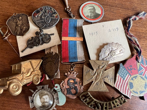 Lot décorations broches - &,