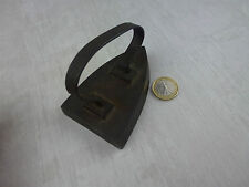 Ancien petit fer à repasser