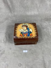 Distributeur boite à cigarette en bois à décor breton avec coiffe vintage