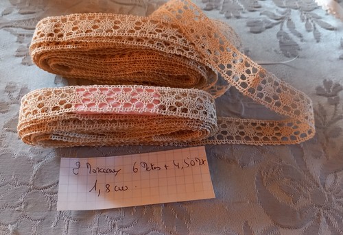Dentelle ancienne entre deux - dentelle,