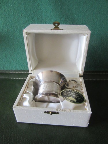 Tasse metal argente - ,