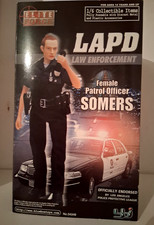 Figurine female patrol officer - female,
