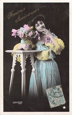 CP EMAILLOGRAPHIE ANNIVERSAIRE FEMME ENVOYANT BAISER PANIER FLEURS SUR SELETTE