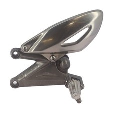 Platine repose-pied avant