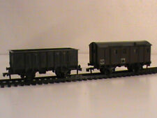 lot 2 wagons marchandises: HO HORNBY/WAG TOMBEREAU/FOURGON QUEUE ECLAIRAGE  OCC