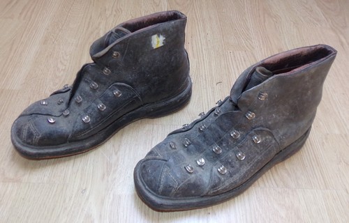 Paire brodequins de - de,