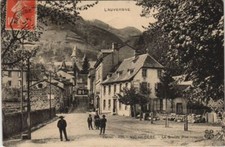 CPA VIC-sur-CERE La Grande Rue (1253954)