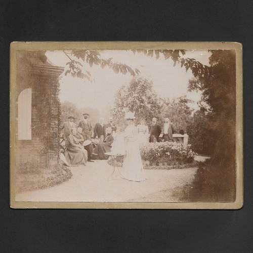 Famille cour jardin maison