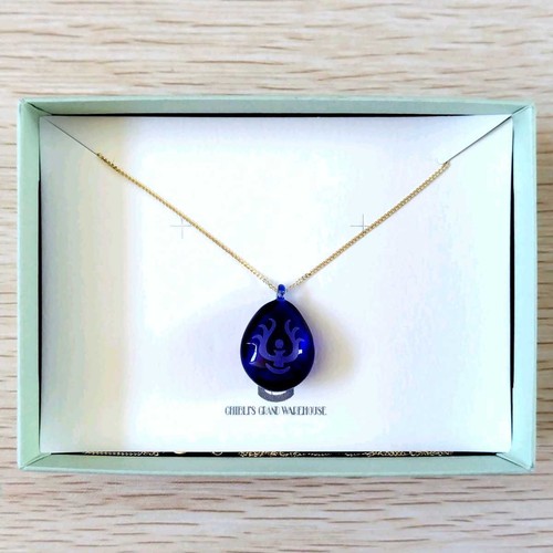 Collier pierre lévitation