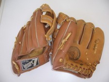 LOT 2 GANTS BASEBALL  LEISURE