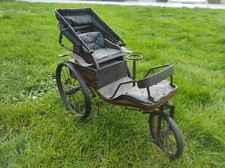 Jouet ancien reproduction automobile à 3 roues type Benz 1886