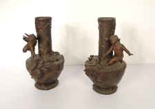 Paire de vases régule décor