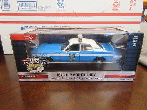 Greenlight 1975 plymouth - 1:24,