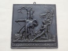 (1) Ancienne plaque en fonte  murale - Les français à Waterloo 1815