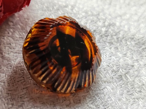 Gros bouton ancien marron - , en