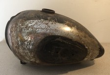 Vieux réservoir de moto