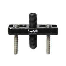 Arrache extracteur volant pour