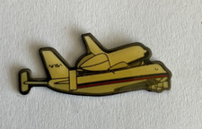 76 - Pin's AVION BOEING 747 + SHUTTLE NASA