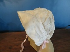 ancienne petite coiffe ou bonnet d'enfant brodé richelieu 