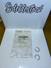 2 circlip attache piston