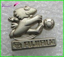 Pin's Sport Football Mascotte