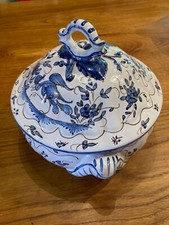 Soupière en faïence avec couvercle motif oiseaux bleus Moustiers, France