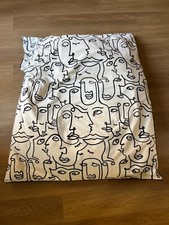 Pouf d’intérieur Pôdevache imprimé visages abstraits noir et blanc