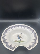 Ancien Plat A Barbe Faïence Décors Style Moustiers Éclats Et Fissures Présents