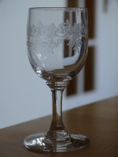 BACCARAT 1 ANCIEN PETIT VERRE A LIQUEUR CRISTAL MODELE SEVIGNE   époque 1920