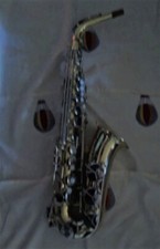 Saxophone Yamaha ?+ 1 bec selmer+ 1 bec Yamaha+ box