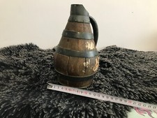 Ancien pichet de collection en bois cerclé. Période fin XIX probablement. Cruche