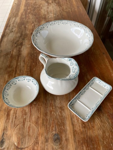 Ensemble ancien toilette - de,