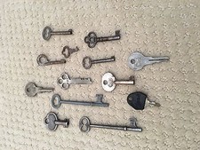 13 OLD KEYS iNTERESTING SHAPES