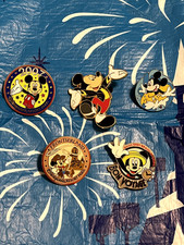 LOT 5 MICKEY MOUSE PIN TRADING DISNEY 