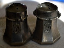 Petit poivre et sel en étain du manoir de paris