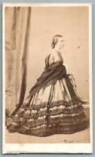 CDV 1870 Femme portant Robe à