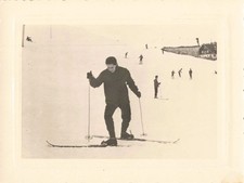 ANCIENNE PHOTOGRAPHIE 1956 A AURON LES LECONS DE SKI JEUNE FEMME SKIEUSE