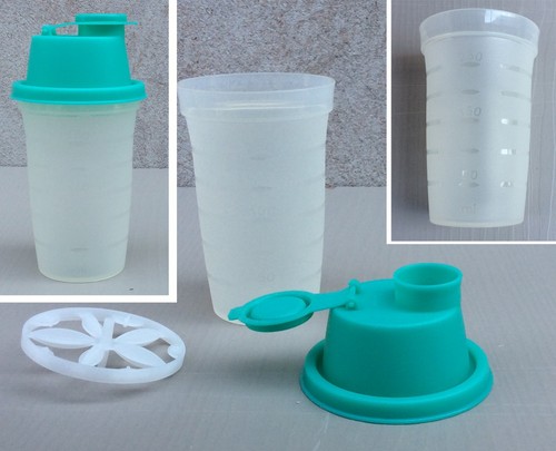 Tupperware shaker - -,
