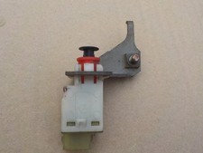 contacteur feux stop bmw e30 phase2.....61.31-1 378 210