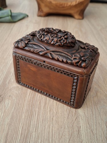 Ancienne petite tirelire bois - ancienne,