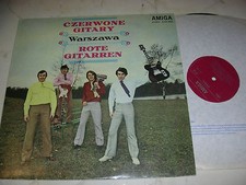 Guitares Rouges De La Beatband Volkspolen N°1 Des Années 60