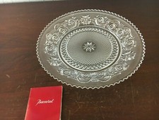 Assiette arabesque en cristal de Baccarat D: 18.5 cm