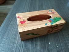 boite à mouchoirs BOIS (vernie et décorée " winnie L'OURSON ")